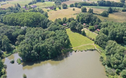 Estate in Chateaurenaud, Louhans-Châteaurenaud, France 1