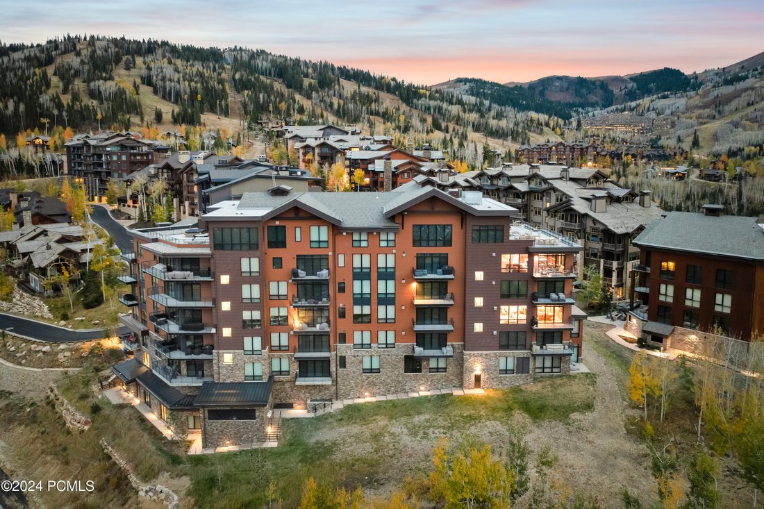 7677 Village Way 506 In Park City, Utah, United States For Sale (14861657)