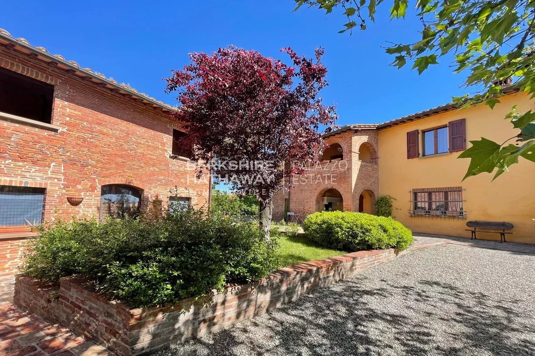 Villa in Foiano della Chiana, Tuscany, Italy 2 - 14861738