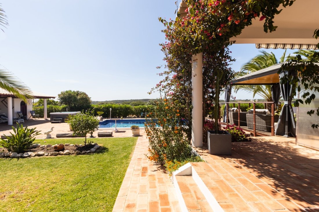 Villa in Bensafrim e Barao de Sao Joao, Algarve, Portugal 2 - 12465125