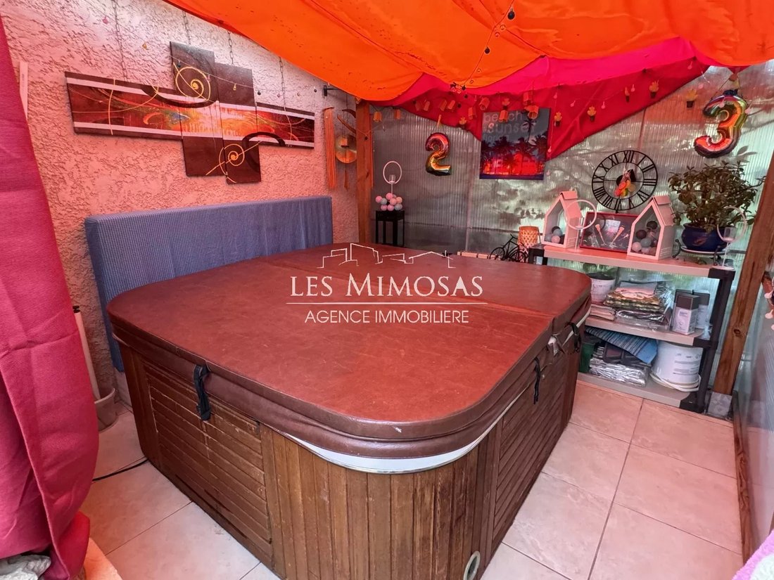 Estate in Le Cannet-des-Maures, Provence-Alpes-Côte d'Azur, France 4 - 14754172