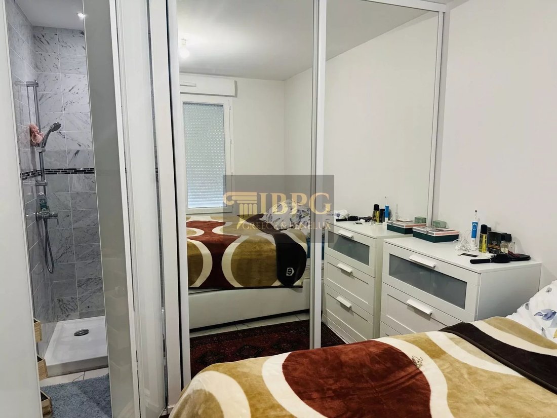 Villa in Decines-Charpieu, Auvergne-Rhône-Alpes, France 4 - 14857012