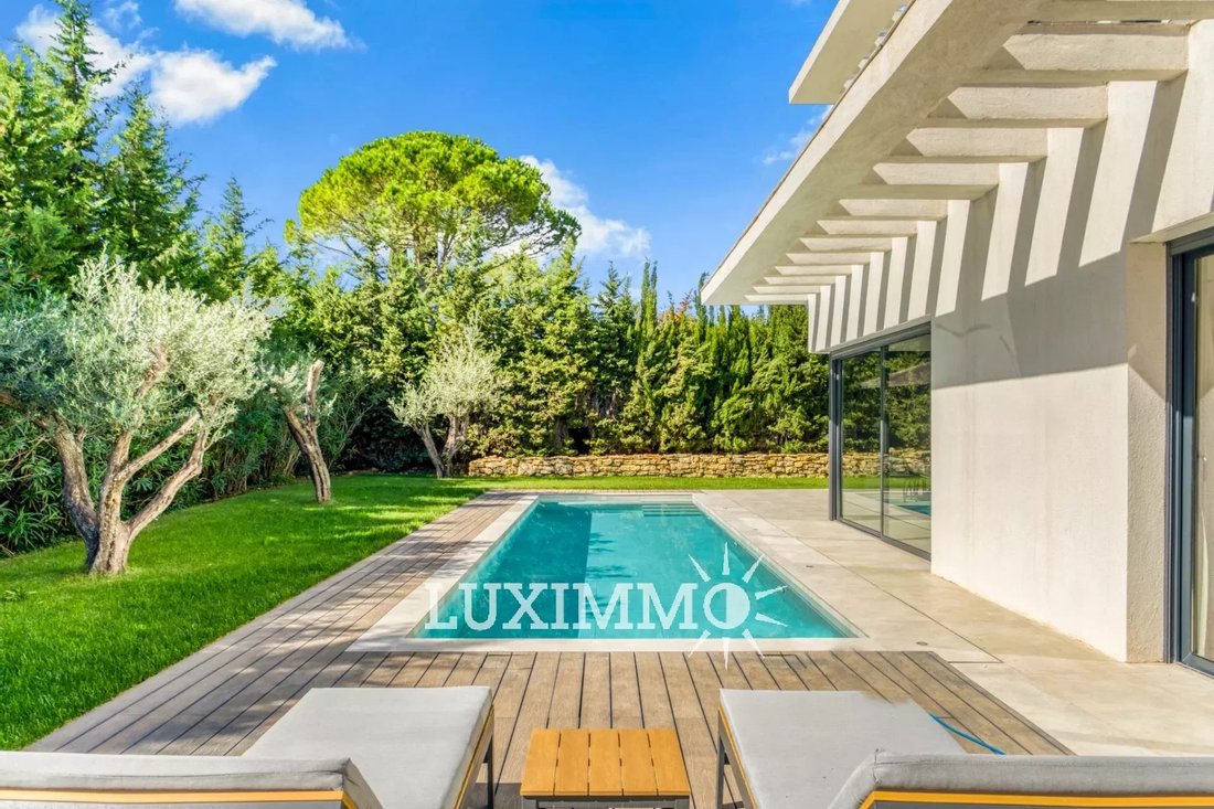 Villa in Mougins, Provence-Alpes-Côte d'Azur, France 2 - 14541861
