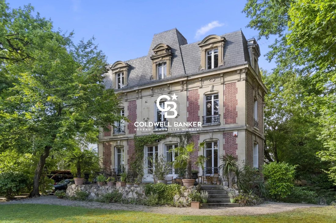 House in Le Vésinet, Ile-de-France, France 3 - 14711330