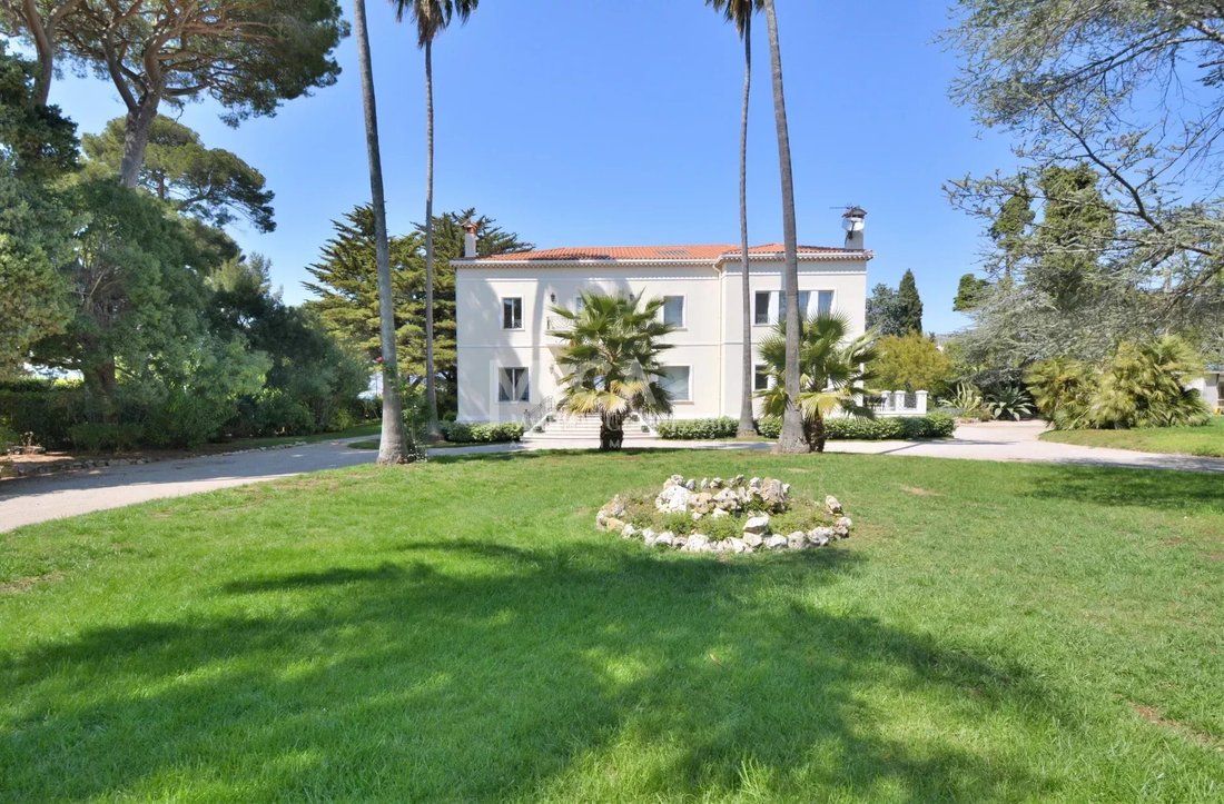 Villa in Antibes, Provence-Alpes-Côte d'Azur, France 3 - 14857152