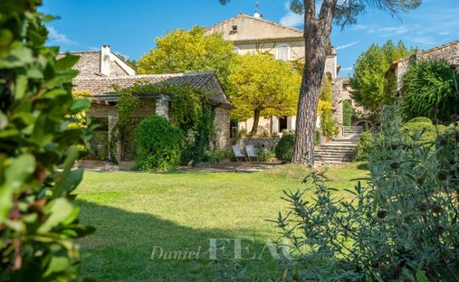 Country House in Gordes, Provence-Alpes-Côte d'Azur, France 1