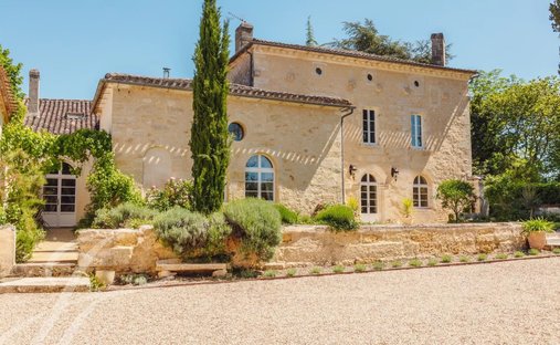 House in Saint-Jean-de-Blaignac, Nouvelle-Aquitaine, France 1