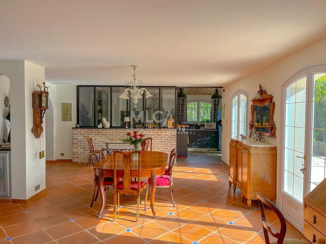 Villa in Châteauneuf-Grasse, Provence-Alpes-Côte d'Azur, France 4 - 14033074