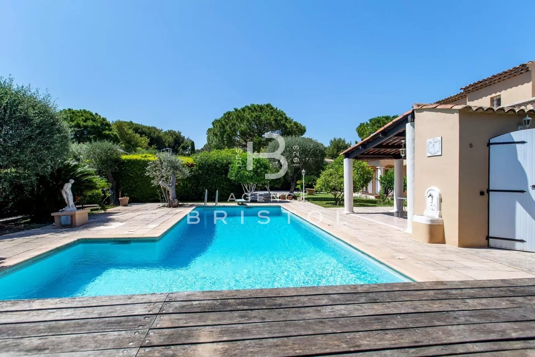 Villa in Villefranche-sur-Mer, Provence-Alpes-Côte d'Azur, France 3 - 14531110
