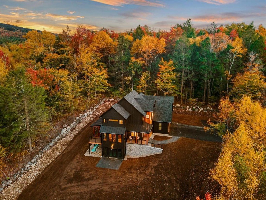 10 Outlook In Peterborough, New Hampshire, United States For Sale