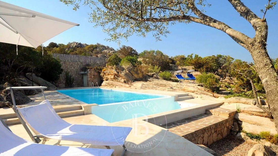 Villa in San Teodoro, Sardinia, Italy 2 - 14614724