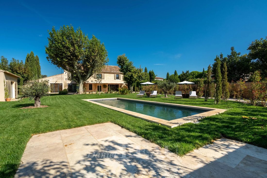 Country House in Paradou, Provence-Alpes-Côte d'Azur, France 1 - 14720463