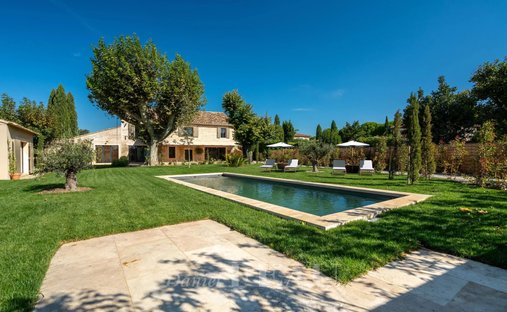 Country House in Paradou, Provence-Alpes-Côte d'Azur, France 1