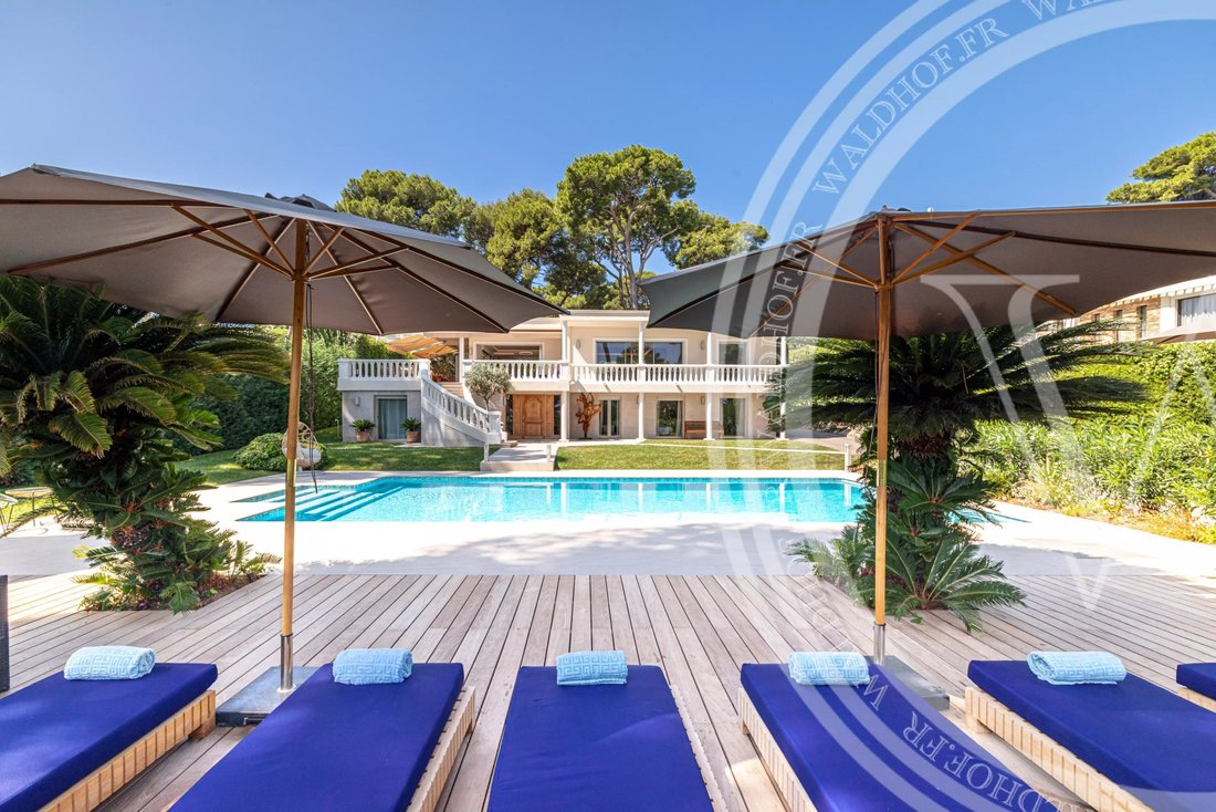 Villa in Antibes, Provence-Alpes-Côte d'Azur, France 1 - 14627199