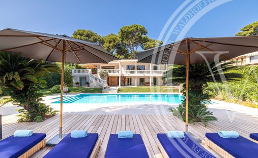 Villa in Antibes, Provence-Alpes-Côte d'Azur, France 1