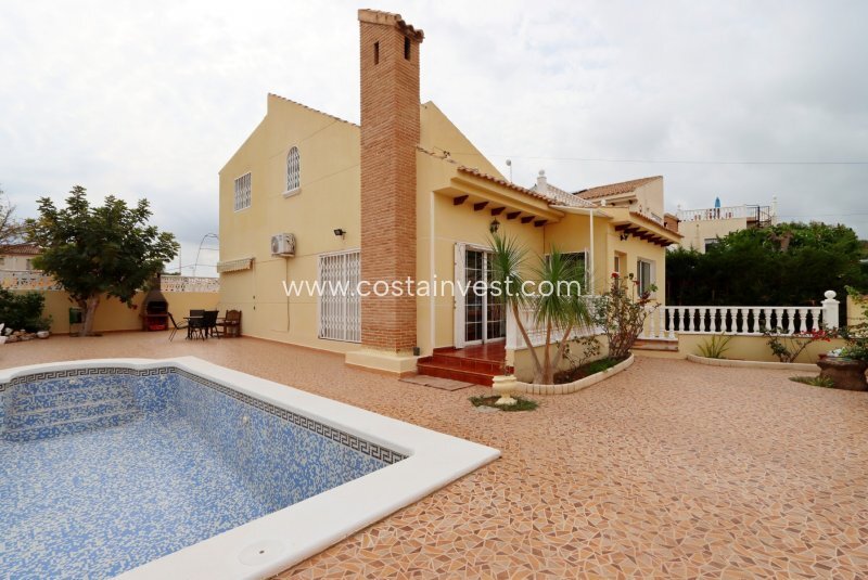 Villa in Playa Flamenca, Orihuela, Valencian Community 1 - 14868123