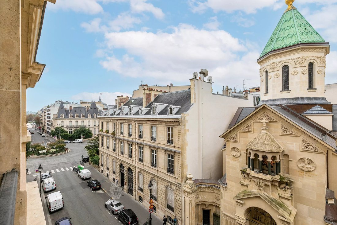 Paris 8th District An Elegant 3 Bed Apartment In Paris, île De France