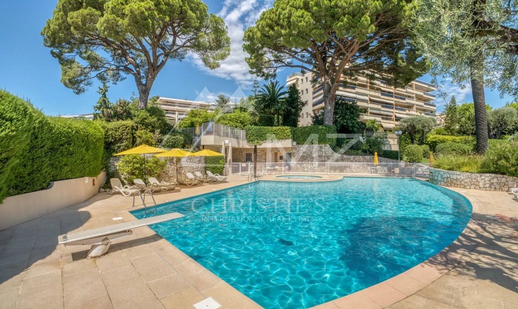 Stunning Garden Level Apartment image