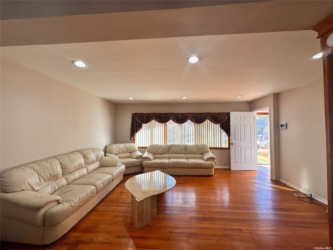 House For Rent In Hicksville