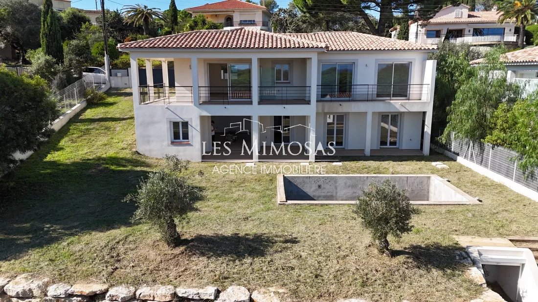 Villa in Frejus, Provence-Alpes-Côte d'Azur, France 1 - 14798876
