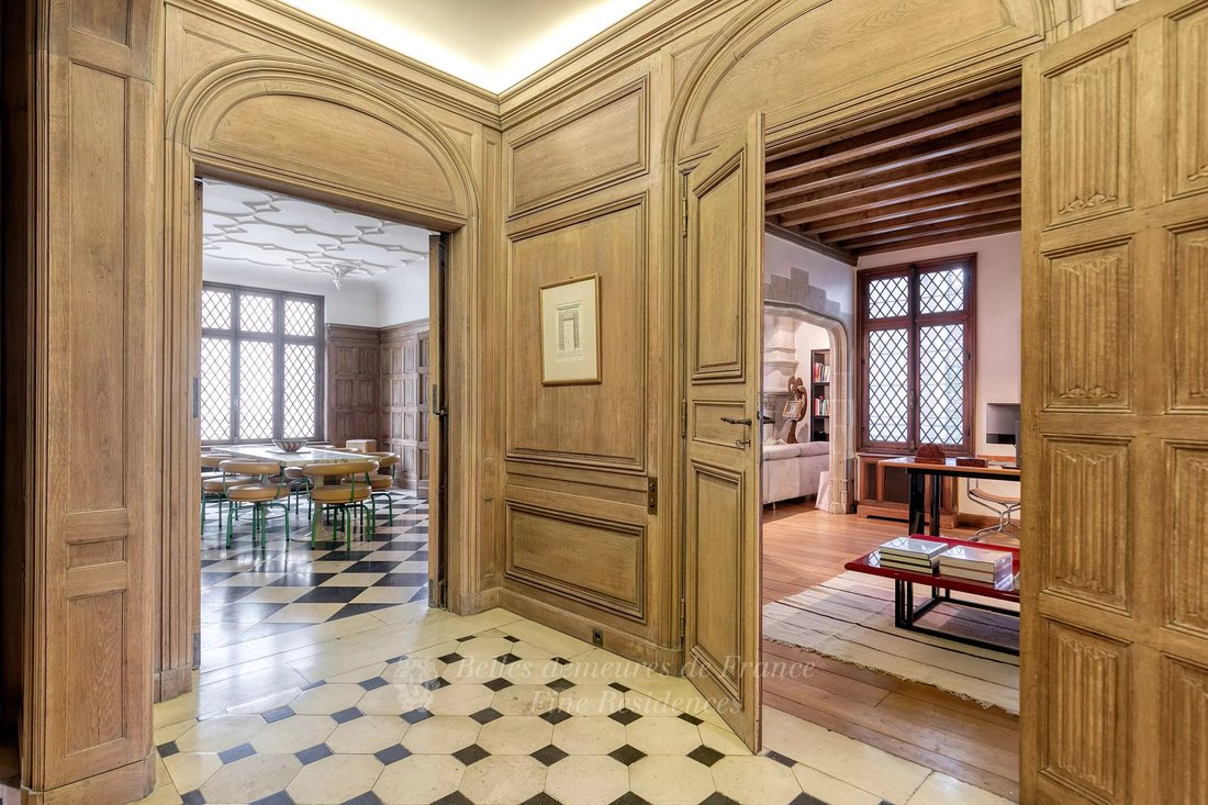 Paris 8th District An Elegant 3 Bed Apartment In Paris, île De France