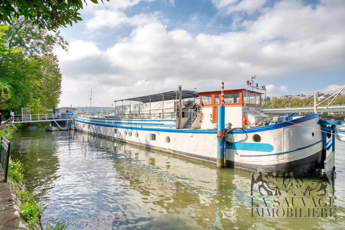 Saint-Cloud, Ile-de-France, France 1 - 14730436