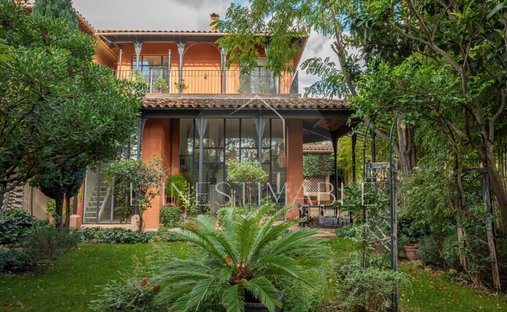 House in Comtale-Cente-Cours Mirabeau, Aix-en-Provence, France 1