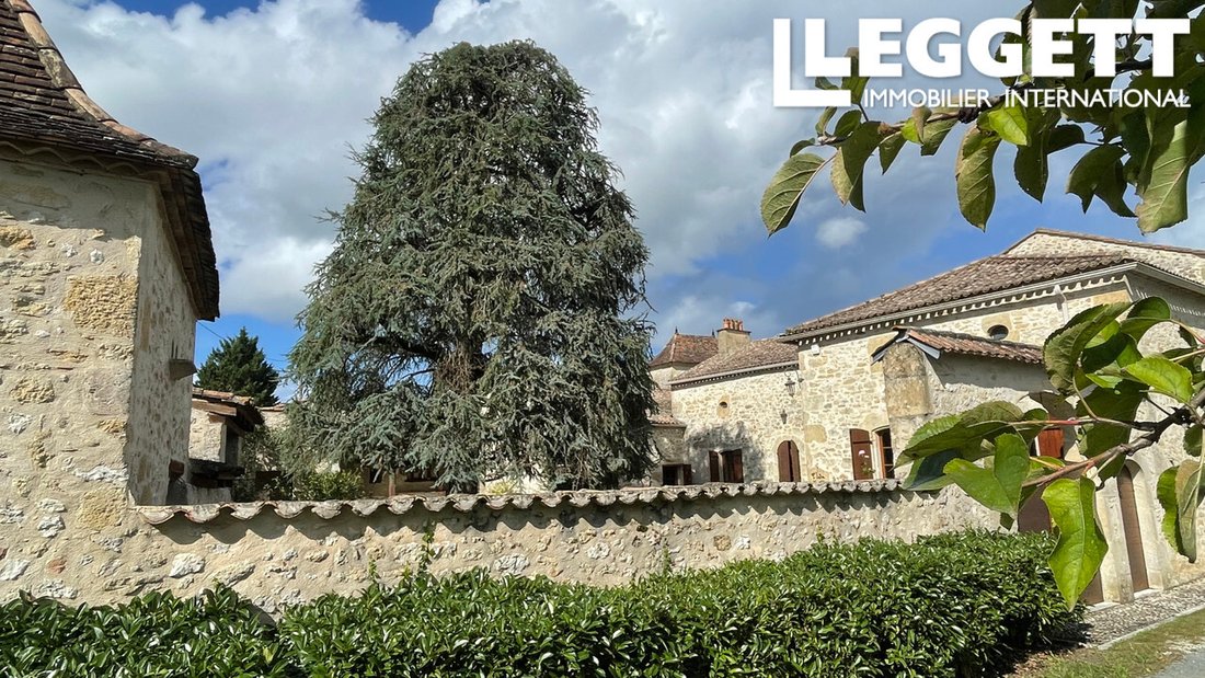 House in Saint-Sulpice-de-Faleyrens, Nouvelle-Aquitaine, France 1 - 14869807