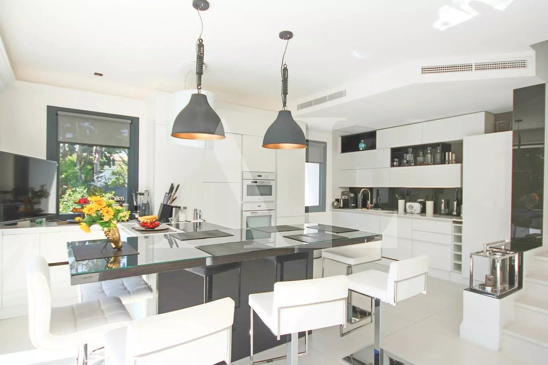 Villa in Juan les Pins-Gallice, Antibes, France 5 - 14822765