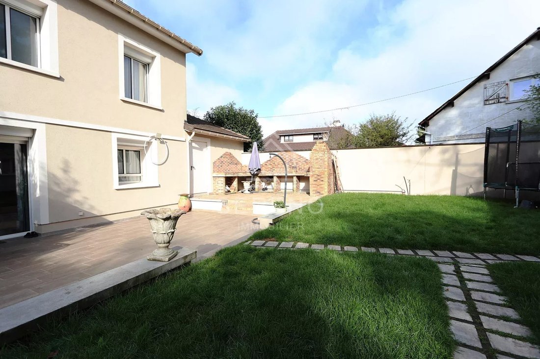House in Bord de Marne, Champs-sur-Marne, France 1 - 14823305