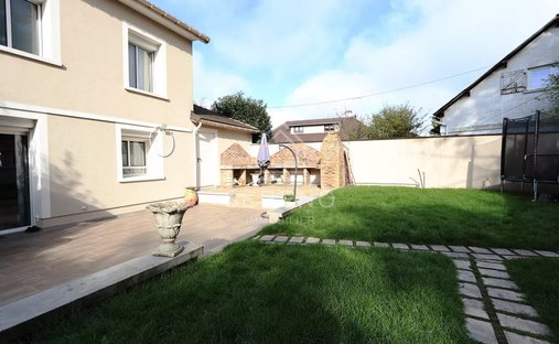 House in Bord de Marne, Champs-sur-Marne, France 1