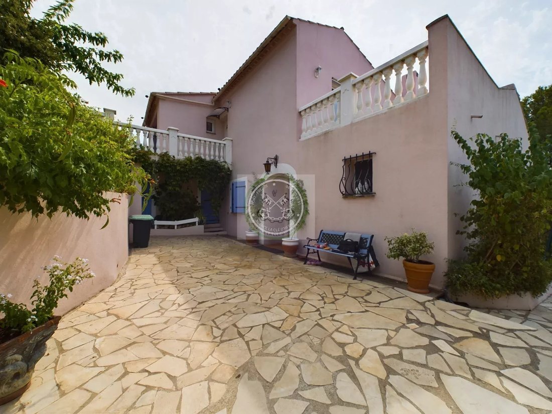 Villa in La Bouverie, Roquebrune-sur-Argens, France 3 - 14575140