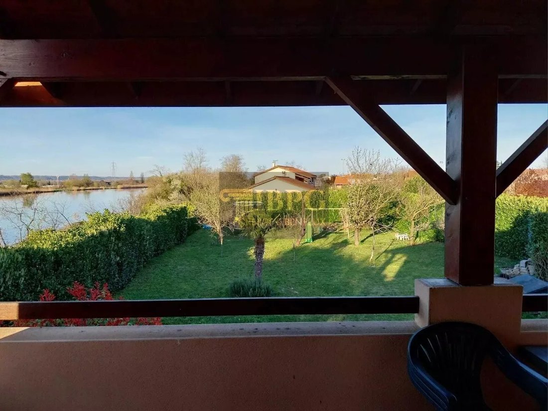 House in Le Sud, Vaulx-en-Velin, France 1 - 14857010