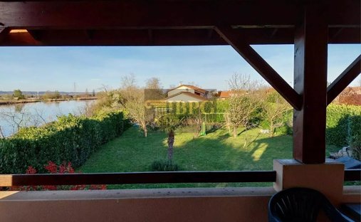 House in Le Sud, Vaulx-en-Velin, France 1