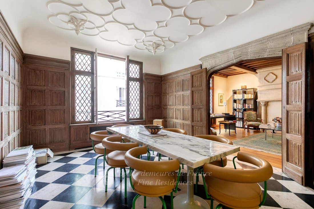 Paris 8th District An Elegant 3 Bed Apartment In Paris, île De France