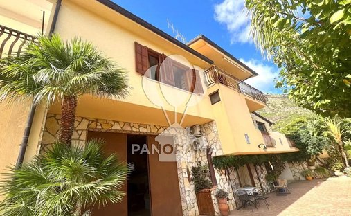 Villa in Castellammare del Golfo, Sicily, Italy 1