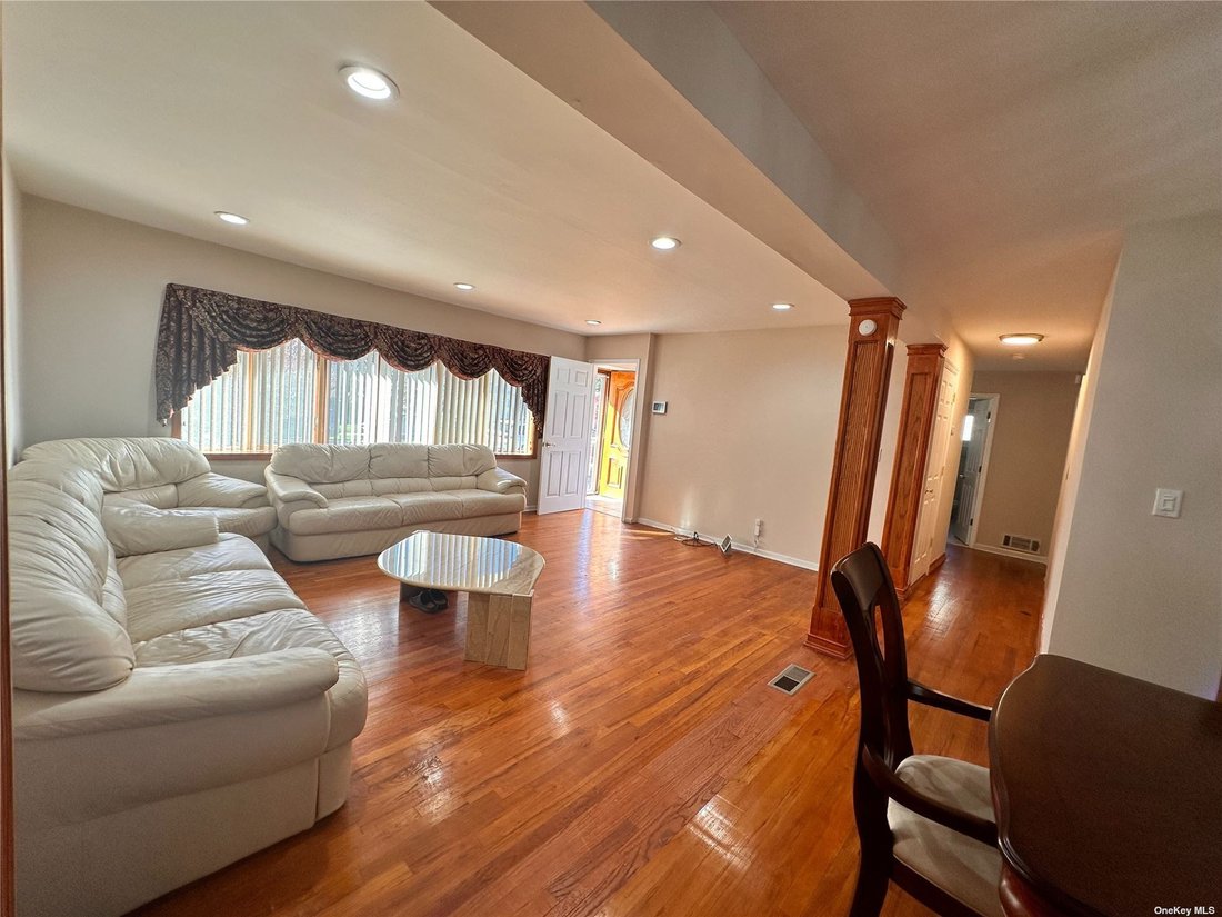 House For Rent In Hicksville
