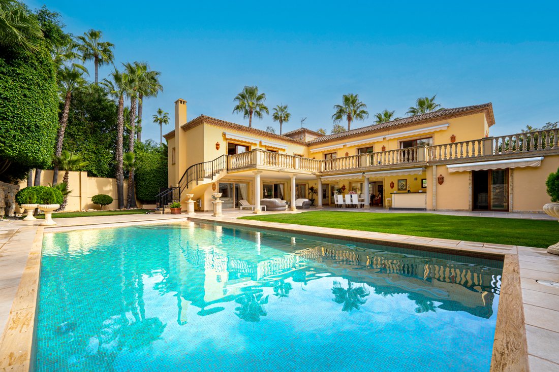 Villa in Puerto Banus, Marbella, Spain 1 - 14749601