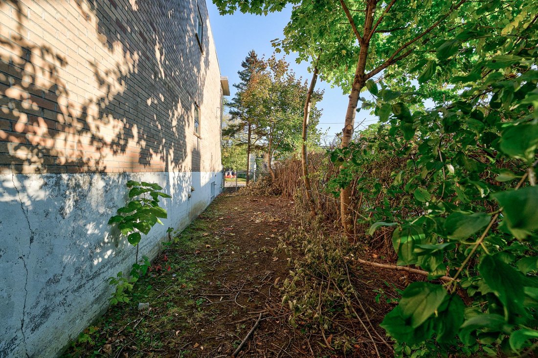 Cte Saint Luc, Qubec In Côte Saint Luc, Quebec, Canada For Sale (14873603)