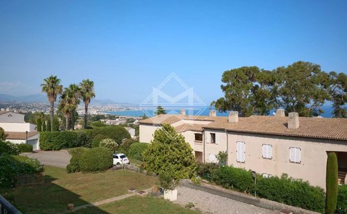 Apartment in Village-Saint Julien-Saint Pierre, Biot, France 1
