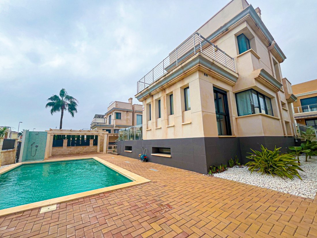 Villa in Playa Flamenca, Orihuela, Valencian Community 2 - 14872141