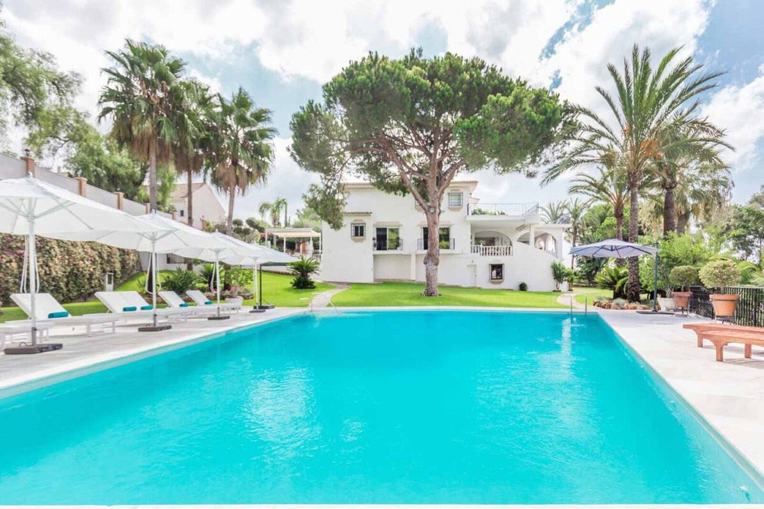Villa in Rio Real, Marbella, Andalusia 1 - 14873710