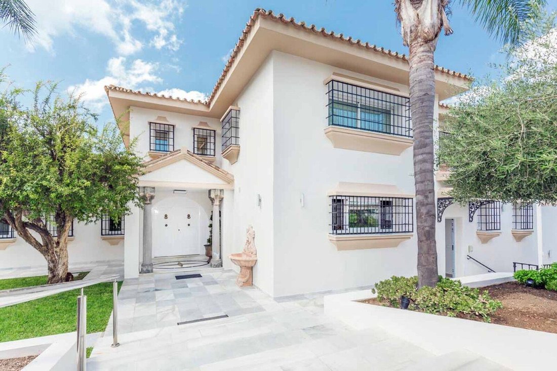 Villa in Rio Real, Marbella, Andalusia 2 - 14873710