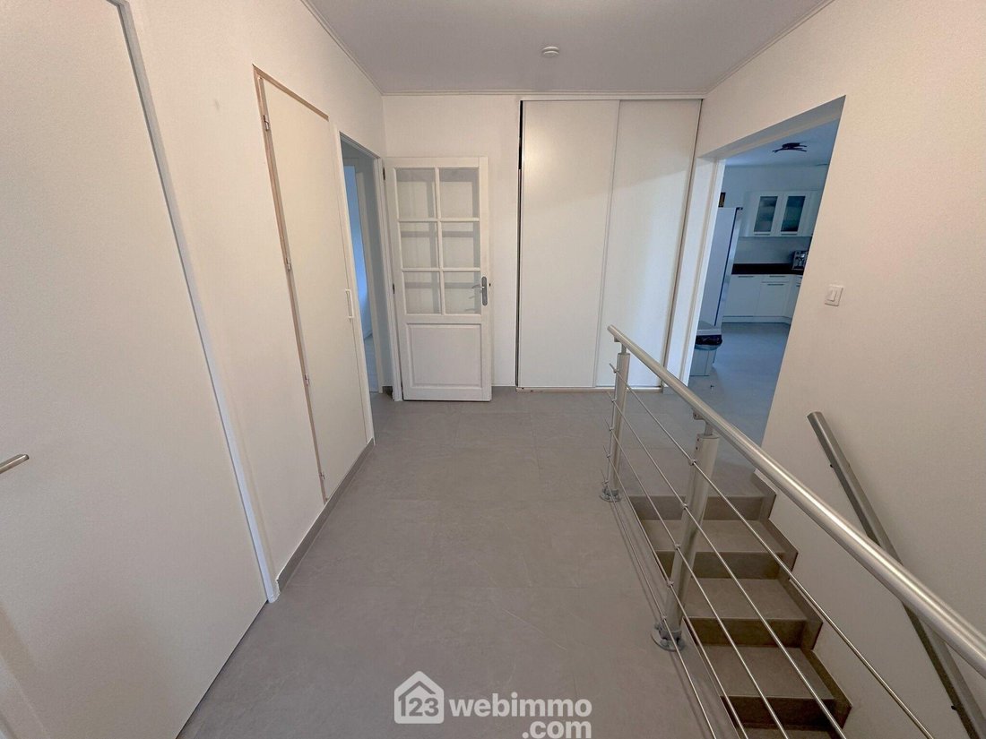 Maison 138m² In Saint Sauveur Sur école, île De France, France For Sale