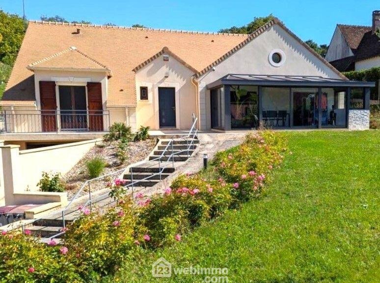 Maison 138m² In Saint Sauveur Sur école, île De France, France For Sale