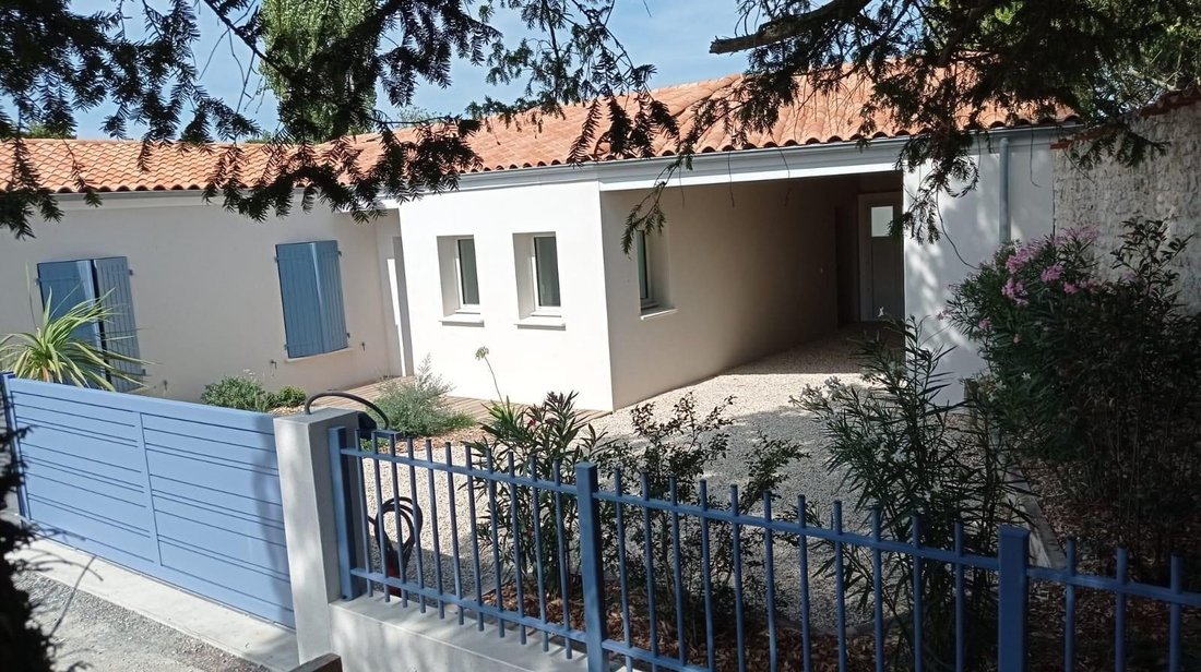 La Rochelle House In La Rochelle, Nouvelle Aquitaine, France For Sale