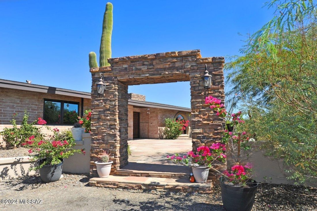 Beautifully Remodeled Home With Panoramic In Tucson, Arizona, United