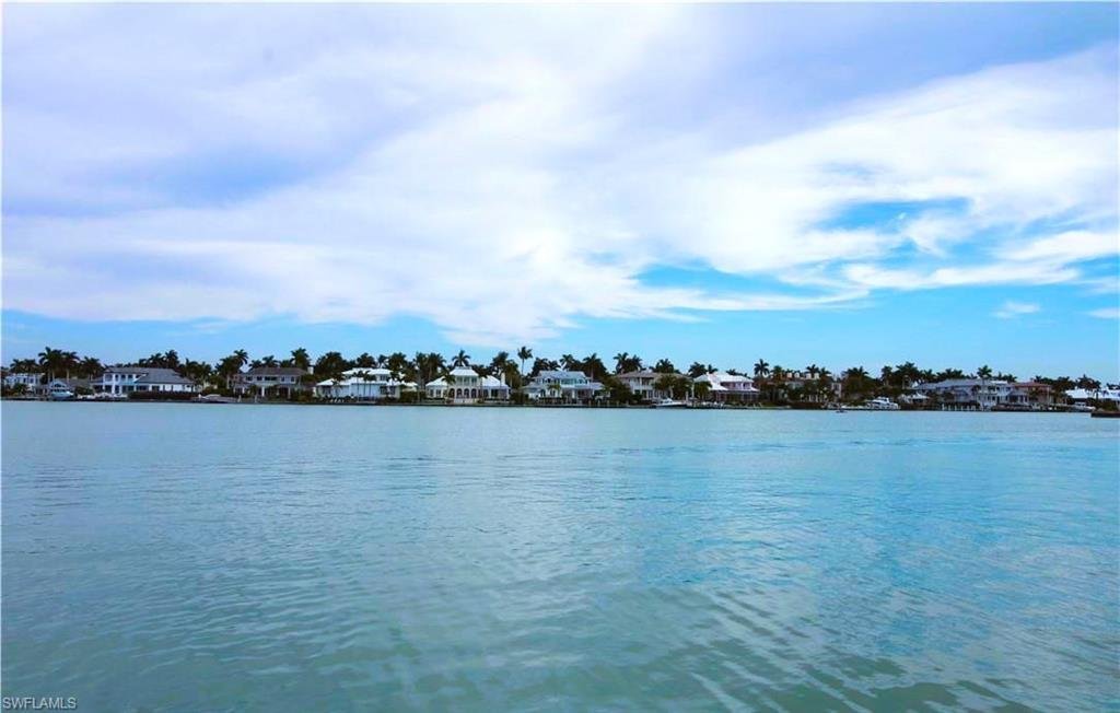 2800 Gulf Shore Blvd N 209 In Naples, Florida, United States For Sale