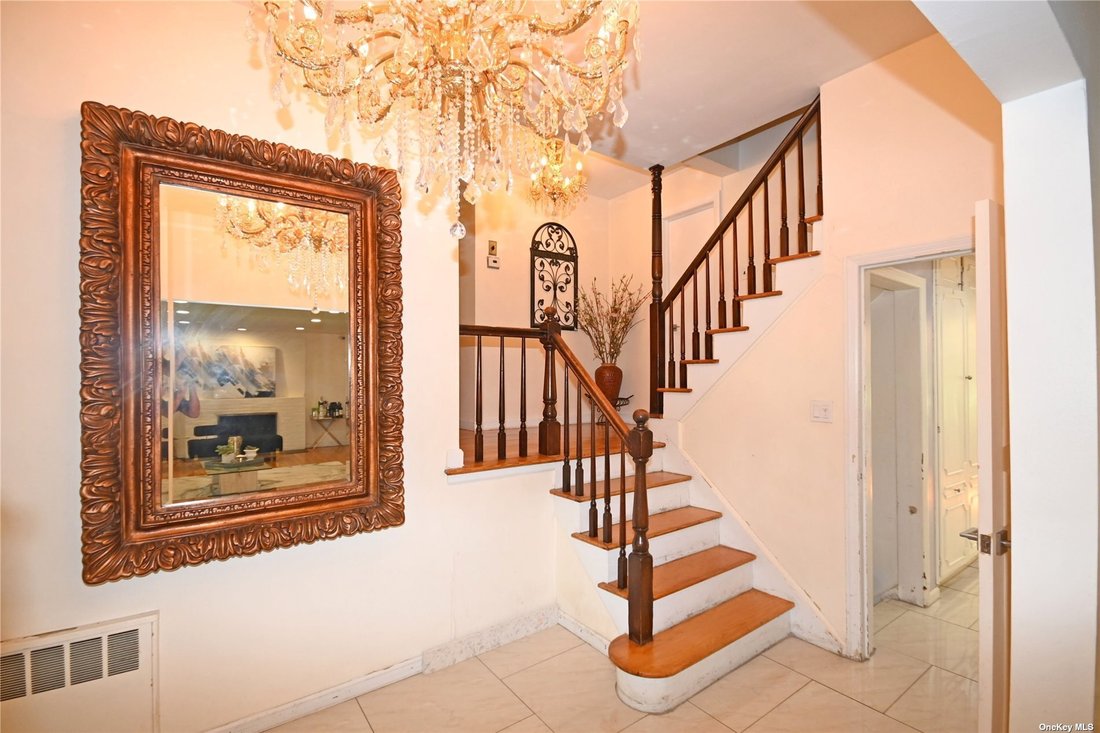 Residential Great Neck In Kings Point, New York, United States For Sale