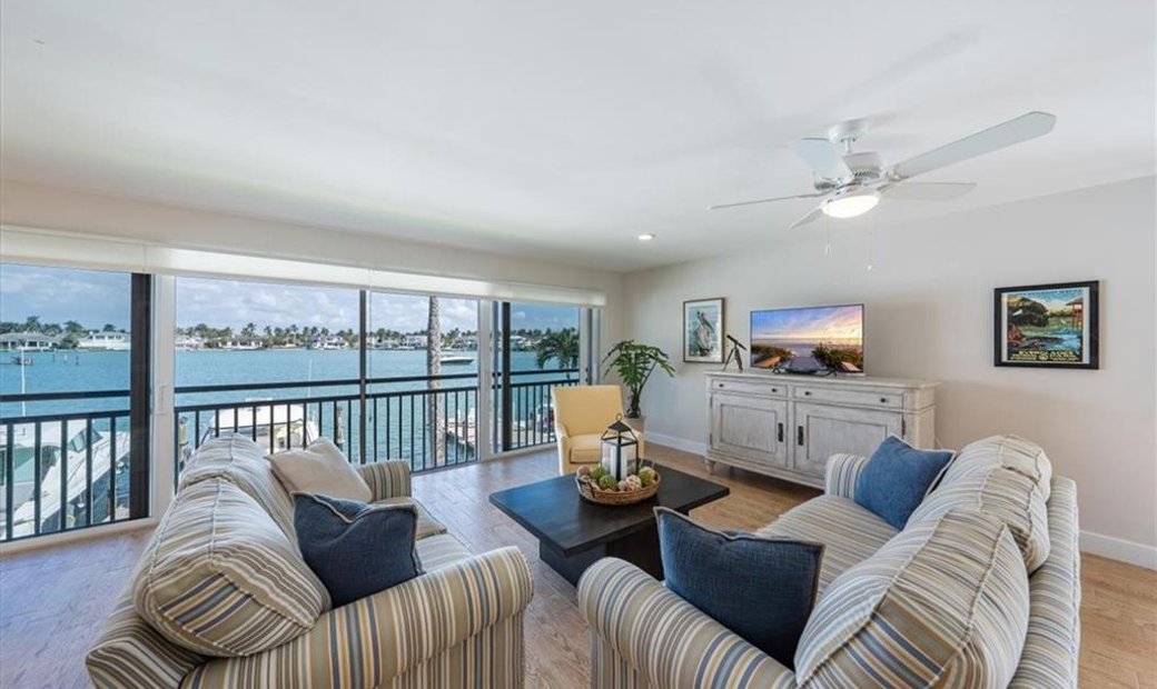 2800 Gulf Shore Blvd N 209 In Naples, Florida, United States For Sale